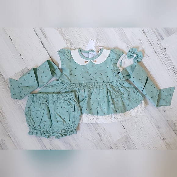 Well Dressed Wolf Mystery Tunic & Blooms Set